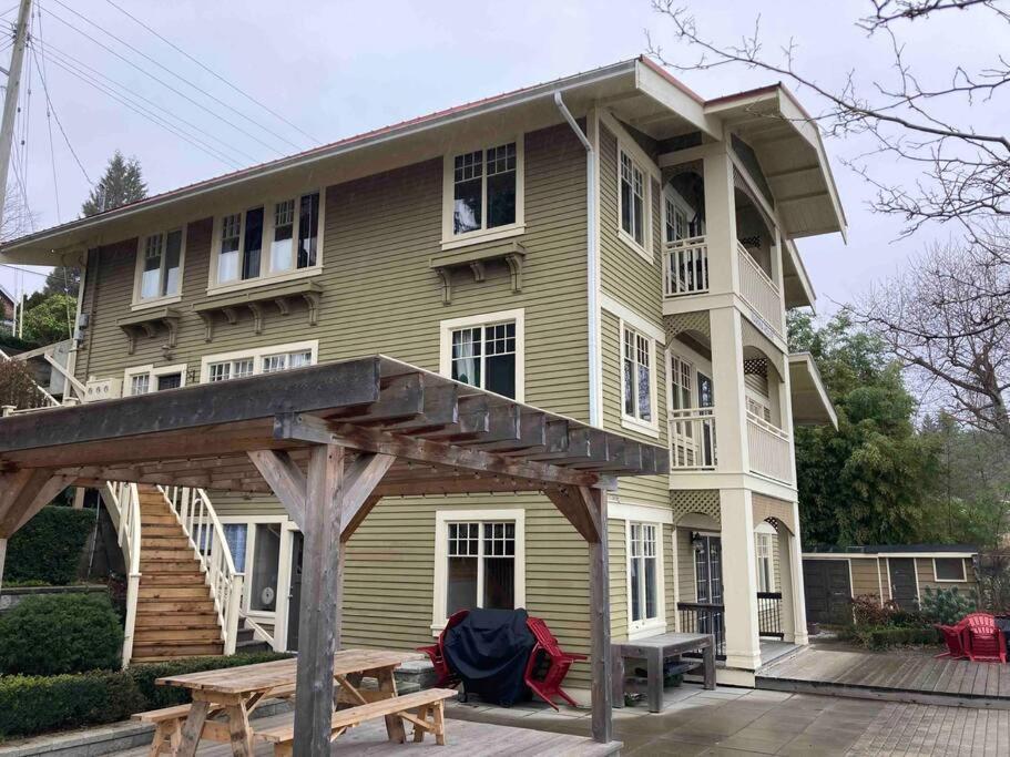 Villa Iconic 3-Story Waterfront 'Marina House' W/ View à Gibsons Extérieur photo
