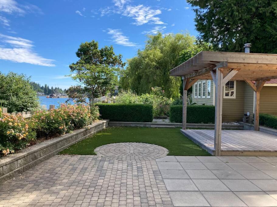 Villa Iconic 3-Story Waterfront 'Marina House' W/ View à Gibsons Extérieur photo