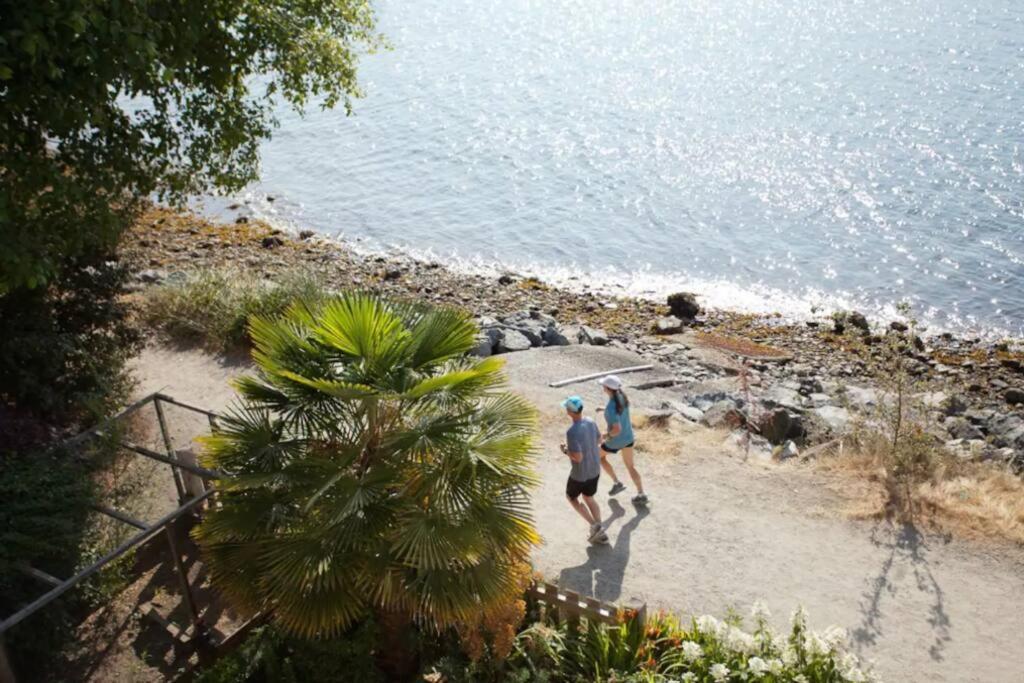 Villa Iconic 3-Story Waterfront 'Marina House' W/ View à Gibsons Extérieur photo