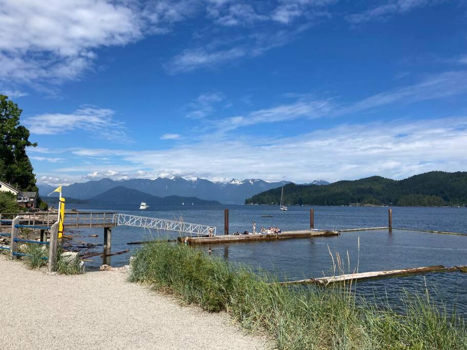 Villa Iconic 3-Story Waterfront 'Marina House' W/ View à Gibsons Extérieur photo