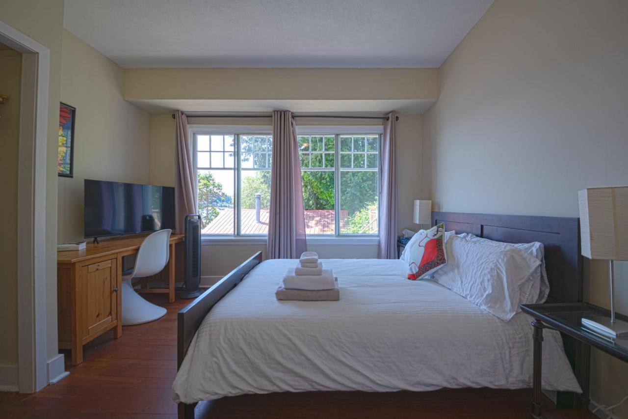 Villa Iconic 3-Story Waterfront 'Marina House' W/ View à Gibsons Extérieur photo